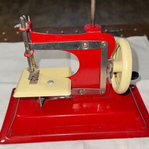 Retro Red and Cream Mini Sewing Machine